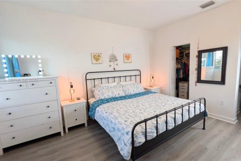 Touwnhouse à vendre à Miami, Floride: 3 chambres, 161.65 m2 № 2031407 - photo 18