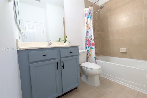 Touwnhouse à vendre à Miami, Floride: 3 chambres, 161.65 m2 № 2031407 - photo 24