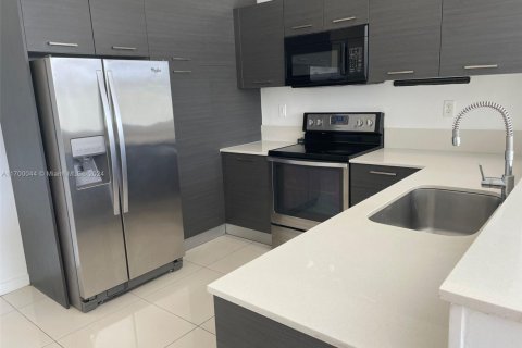 Touwnhouse à vendre à Lauderhill, Floride: 3 chambres, 117.06 m2 № 1860025 - photo 2