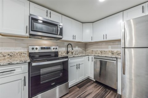 Condominio en alquiler en Boca Raton, Florida, 2 dormitorios, 86.96 m2 № 1940945 - foto 1