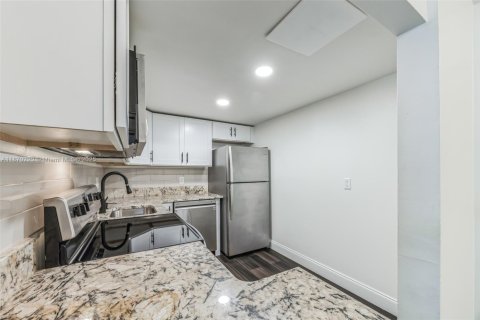 Condominio en alquiler en Boca Raton, Florida, 2 dormitorios, 86.96 m2 № 1940945 - foto 5