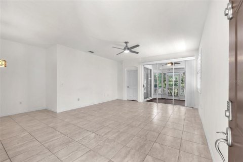 Condo in Plant City, Florida, 2 bedrooms  № 1572712 - photo 9