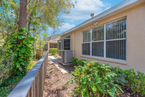 Condo in Plant City, Florida, 2 bedrooms  № 1572712 - photo 6
