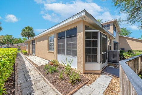 Condo in Plant City, Florida, 2 bedrooms  № 1572712 - photo 5