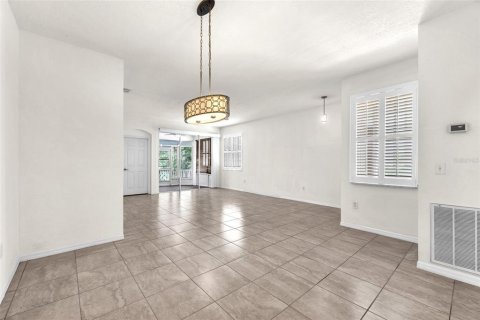 Condo in Plant City, Florida, 2 bedrooms  № 1572712 - photo 12
