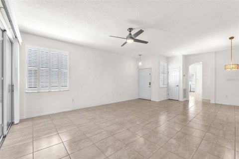 Condo in Plant City, Florida, 2 bedrooms  № 1572712 - photo 11