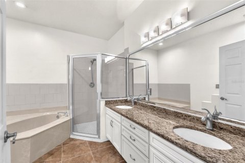 Condo in Plant City, Florida, 2 bedrooms  № 1572712 - photo 24