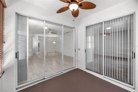 Condo in Plant City, Florida, 2 bedrooms  № 1572712 - photo 8