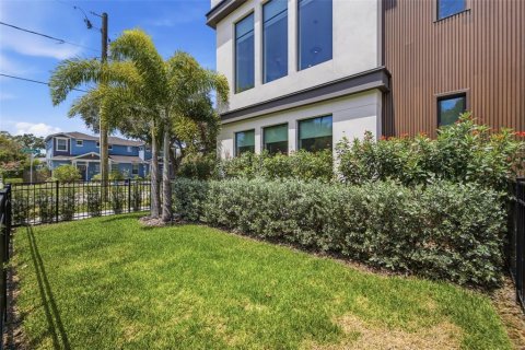 Townhouse in Tampa, Florida 4 bedrooms, 240.8 sq.m. № 2196513 - photo 5