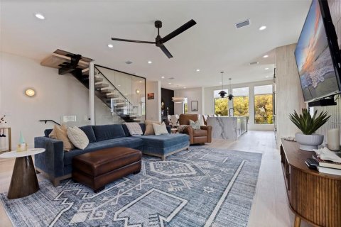 Townhouse in Tampa, Florida 4 bedrooms, 240.8 sq.m. № 2196513 - photo 13