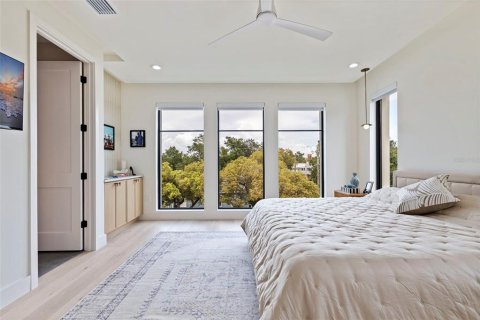 Townhouse in Tampa, Florida 4 bedrooms, 240.8 sq.m. № 2196513 - photo 20