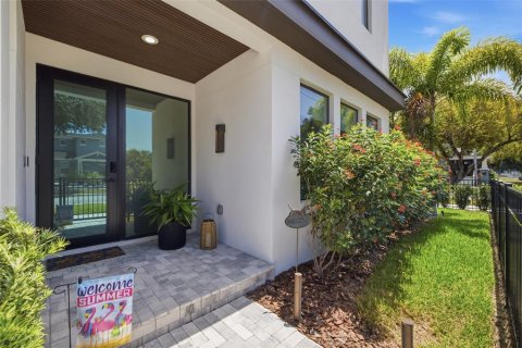 Townhouse in Tampa, Florida 4 bedrooms, 240.8 sq.m. № 2196513 - photo 6