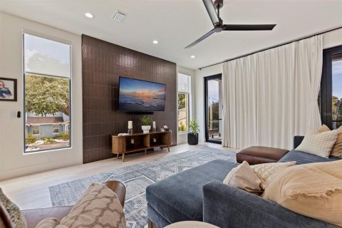 Townhouse in Tampa, Florida 4 bedrooms, 240.8 sq.m. № 2196513 - photo 16