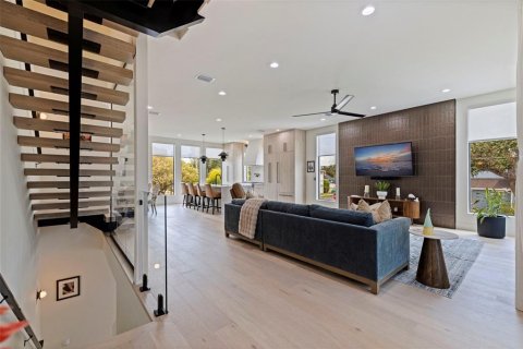 Townhouse in Tampa, Florida 4 bedrooms, 240.8 sq.m. № 2196513 - photo 7