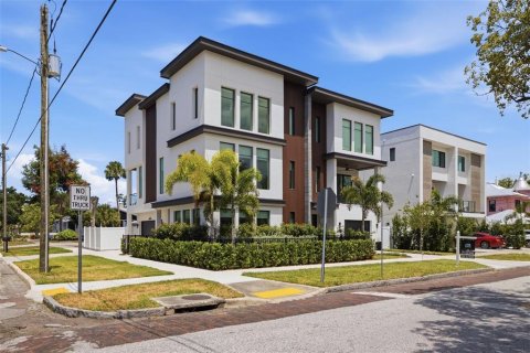 Townhouse in Tampa, Florida 4 bedrooms, 240.8 sq.m. № 2196513