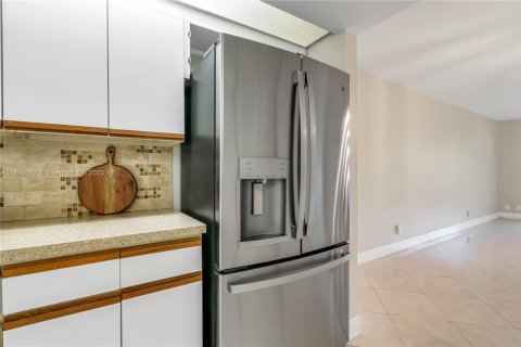 Copropriété à louer à Pembroke Pines, Floride: 2 chambres, 125.51 m2 № 1946936 - photo 11