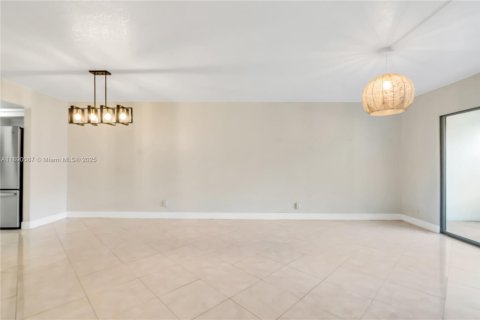 Copropriété à louer à Pembroke Pines, Floride: 2 chambres, 125.51 m2 № 1946936 - photo 6