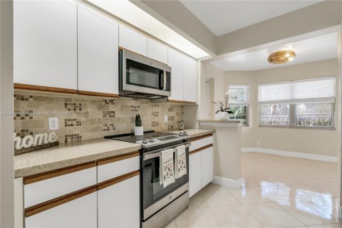 Copropriété à louer à Pembroke Pines, Floride: 2 chambres, 125.51 m2 № 1946936 - photo 12