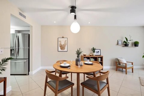 Copropriété à louer à Pembroke Pines, Floride: 2 chambres, 125.51 m2 № 1946936 - photo 4