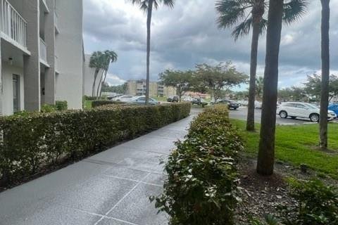 Condominio en alquiler en Sunrise, Florida, 1 dormitorio, 59.46 m2 № 1007338 - foto 1