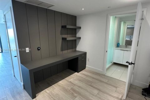 Condo in Miami, Florida, 1 bedroom  № 2027009 - photo 7