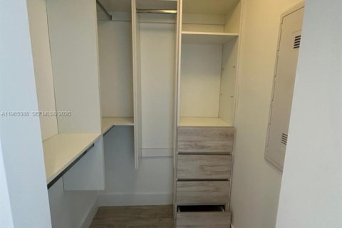 Condo in Miami, Florida, 1 bedroom  № 2027009 - photo 12