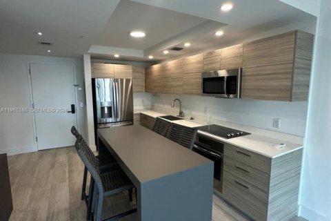 Condo in Miami, Florida, 1 bedroom  № 2027009 - photo 3