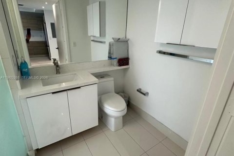 Condo in Miami, Florida, 1 bedroom  № 2027009 - photo 9
