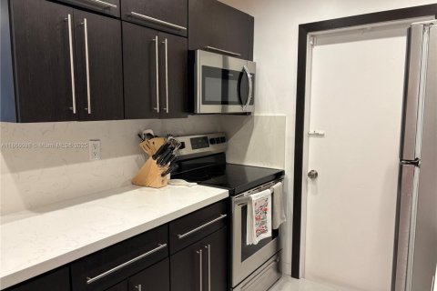 Copropriété à louer à Miami, Floride: 2 chambres, 105.26 m2 № 1926107 - photo 5