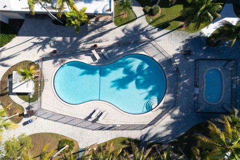 Copropriété à louer à Miami, Floride: 2 chambres, 105.26 m2 № 1926107 - photo 18