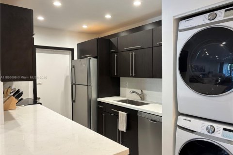 Copropriété à louer à Miami, Floride: 2 chambres, 105.26 m2 № 1926107 - photo 4