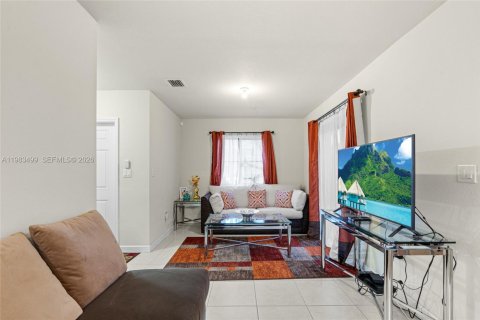 Купить кондоминиум в Катлер-Бей, Флорида 2 спальни, 105.82м2, № 2048084 - фото 7