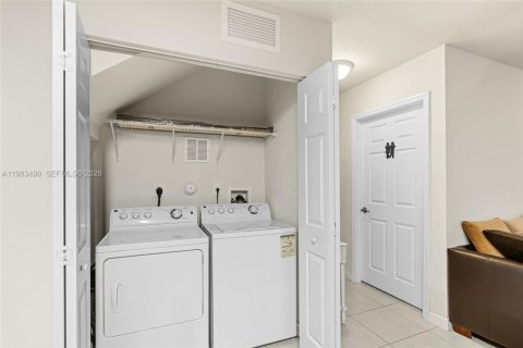 Купить кондоминиум в Катлер-Бей, Флорида 2 спальни, 105.82м2, № 2048084 - фото 13