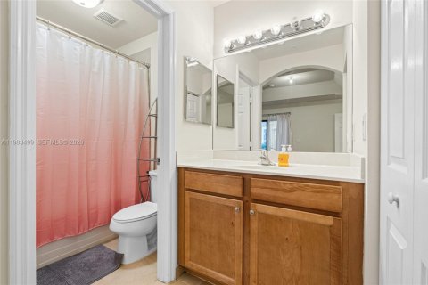 Купить кондоминиум в Катлер-Бей, Флорида 2 спальни, 105.82м2, № 2048084 - фото 22