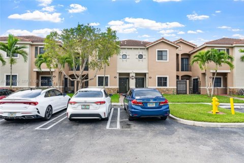 Купить кондоминиум в Катлер-Бей, Флорида 2 спальни, 105.82м2, № 2048084 - фото 2