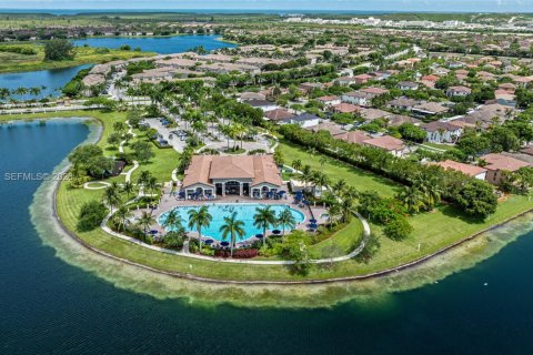 Купить кондоминиум в Катлер-Бей, Флорида 2 спальни, 105.82м2, № 2048084 - фото 30