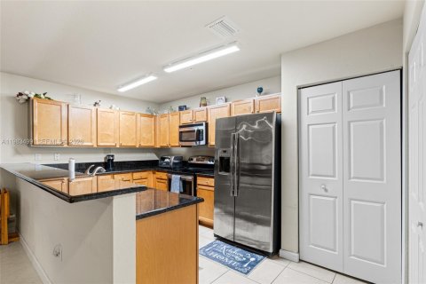 Купить кондоминиум в Катлер-Бей, Флорида 2 спальни, 105.82м2, № 2048084 - фото 11