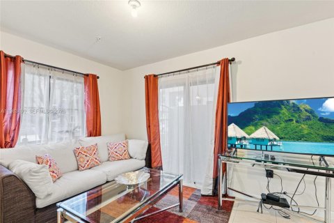 Купить кондоминиум в Катлер-Бей, Флорида 2 спальни, 105.82м2, № 2048084 - фото 8