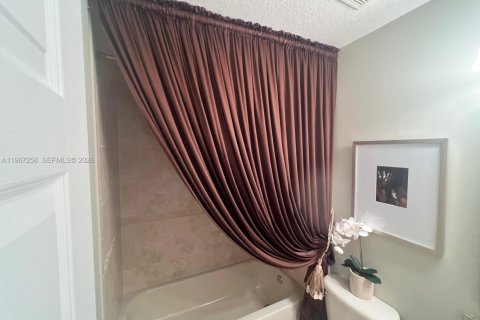 Condominio en venta en Pembroke Pines, Florida, 3 dormitorios, 128.11 m2 № 2029666 - foto 27