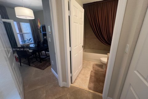 Condominio en venta en Pembroke Pines, Florida, 3 dormitorios, 128.11 m2 № 2029666 - foto 24