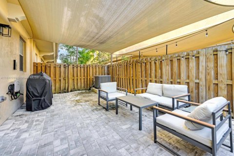 Townhouse in Miami, Florida 3 bedrooms, 145.3 sq.m. № 1944031 - photo 21