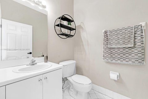 Townhouse in Miami, Florida 3 bedrooms, 145.3 sq.m. № 1944031 - photo 11