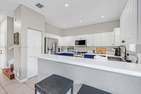 Townhouse in Miami, Florida 3 bedrooms, 145.3 sq.m. № 1944031 - photo 8