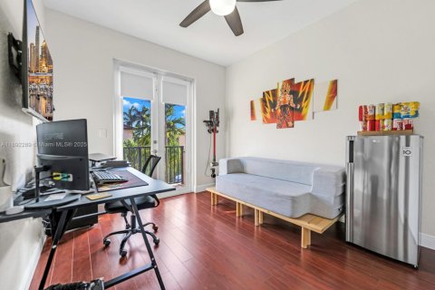 Townhouse in Miami, Florida 3 bedrooms, 145.3 sq.m. № 1944031 - photo 12