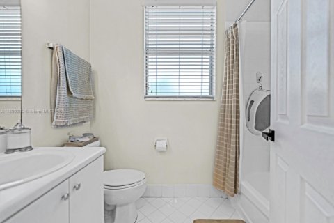 Townhouse in Miami, Florida 3 bedrooms, 145.3 sq.m. № 1944031 - photo 15