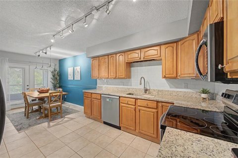 Adosado en venta en Tampa, Florida, 3 dormitorios, 123.56 m2 № 2236393 - foto 3