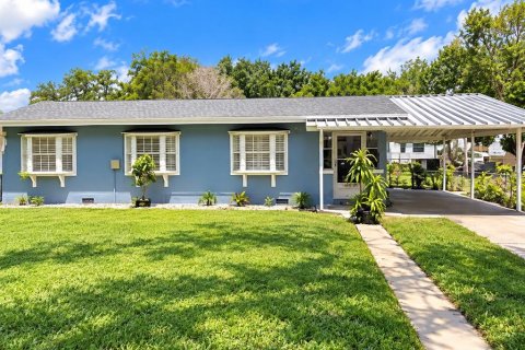 House in Lake Wales, Florida 2 bedrooms, 111.39 sq.m. № 2408557