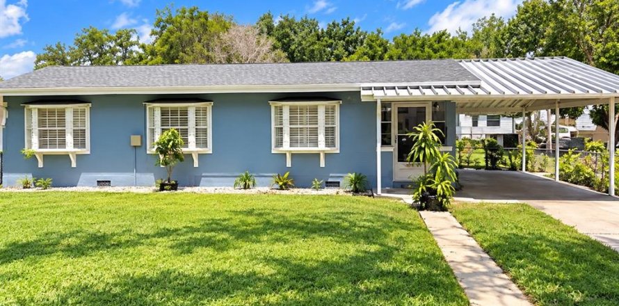 House in Lake Wales, Florida 2 bedrooms, 111.39 sq.m. № 2408557