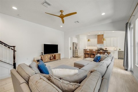 House in Melbourne, Florida 4 bedrooms, 213.86 sq.m. № 2237044 - photo 12