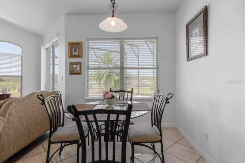 House in Davenport, Florida 5 bedrooms, 241.08 sq.m. № 2266417 - photo 14